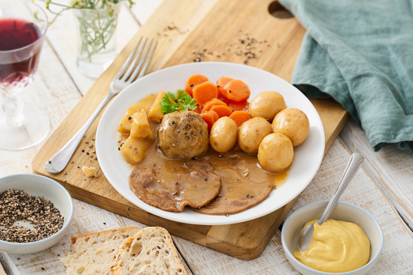 Classic Beef Dinner Microwave Ready Meal